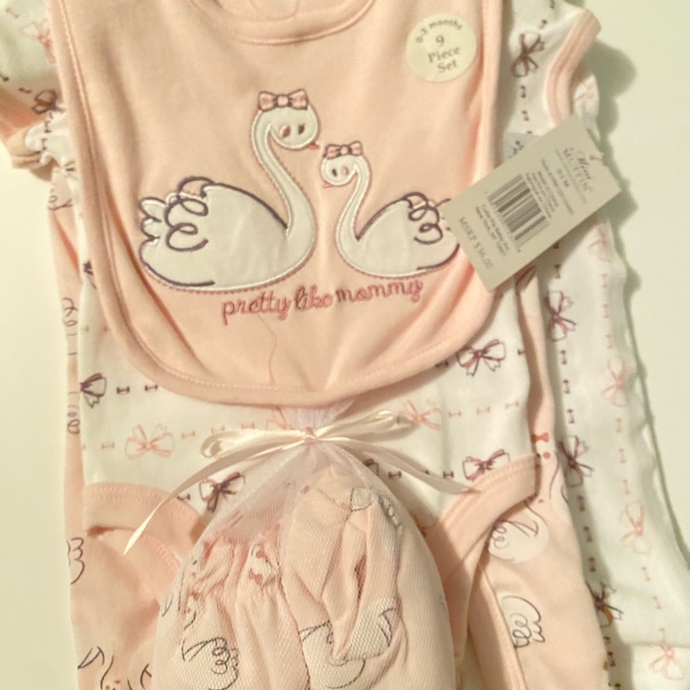 Baby Girl 9 Piece Gift Set - Picture 4 of 7